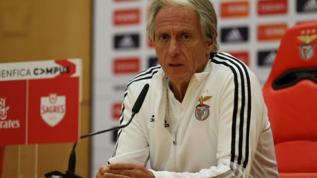 Treinador Jorge Jesus em entrevista coletiva no Benfica