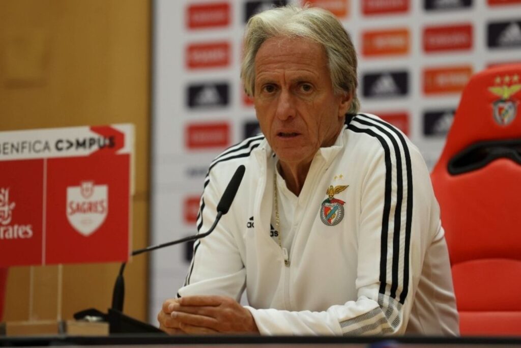 Treinador Jorge Jesus em entrevista coletiva no Benfica