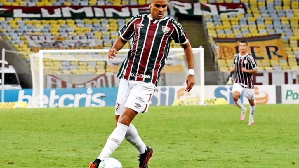 Volante Matheus Nascimento, emprestado pelo Fluminense ao Náutico