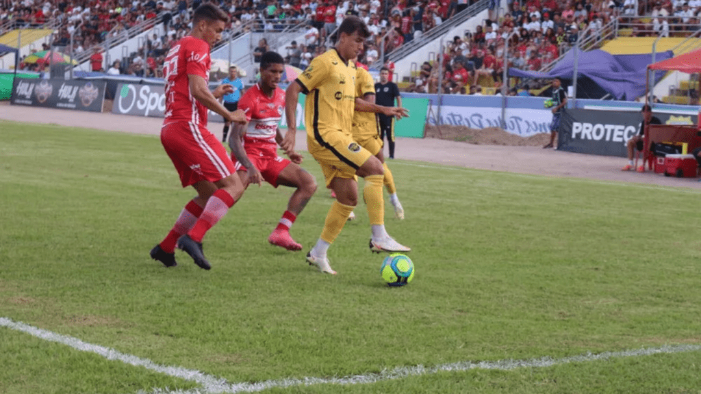 Lance de jogo do Amazonas FC, líder da Série D