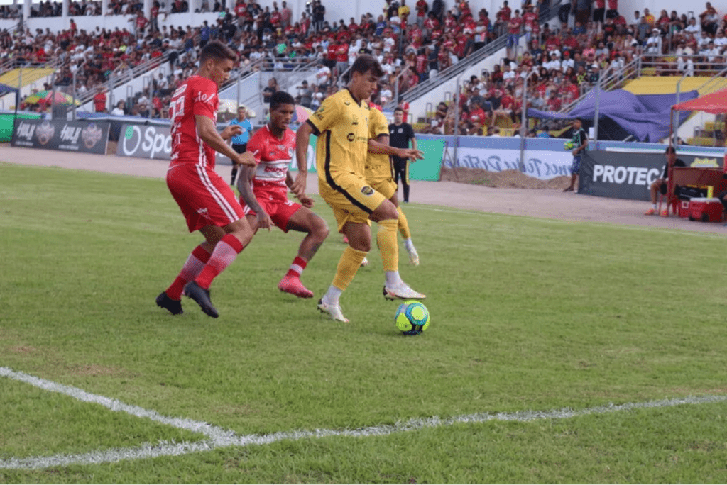 Lance de jogo do Amazonas FC, líder da Série D