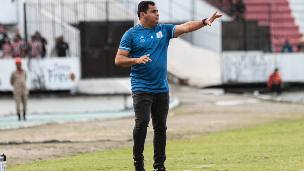 Leston Júnior, ex-treinador do Santa Cruz