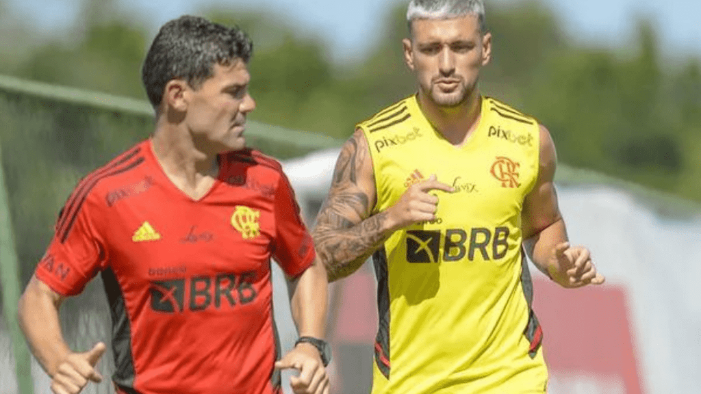 Flamengo: Filipe Luís trabalha com bola e Arrasca faz treino leve