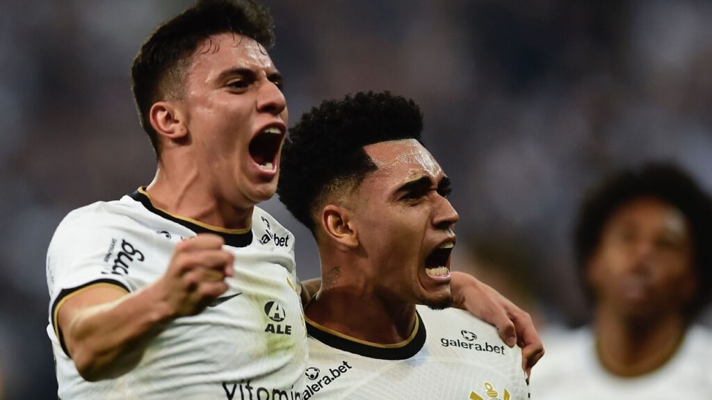 Corinthians goleia Santos e encaminha classificação na Copa do Brasil