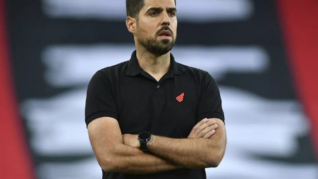 Técnico António Oliveira, ex-Athletico, no Cuiabá