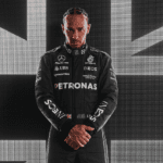 F1: Piloto da Mercedes na Fórmula 1, Lewis Hamilton, à frente da bandeira do Reino Unido