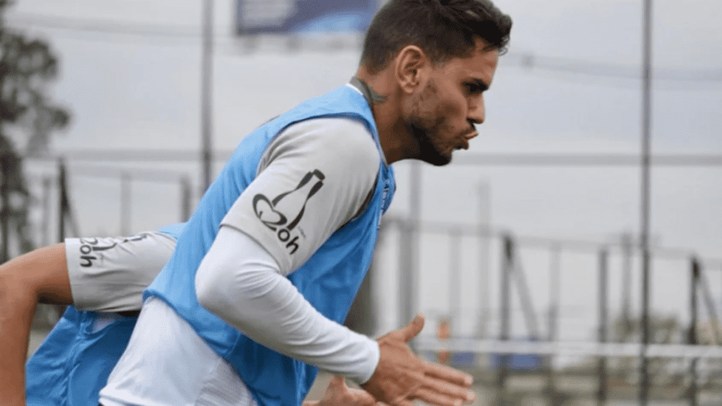 Zagueiro Fabrício Dornellas, em treino da Ponte Preta