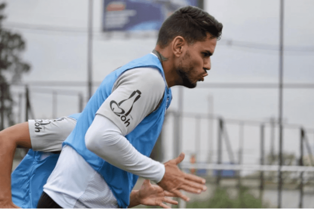 Zagueiro Fabrício Dornellas, em treino da Ponte Preta