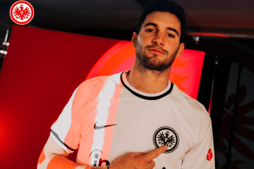 Atacante argentino Lucas Alario é o novo reforço do Eintrach Frankfurt