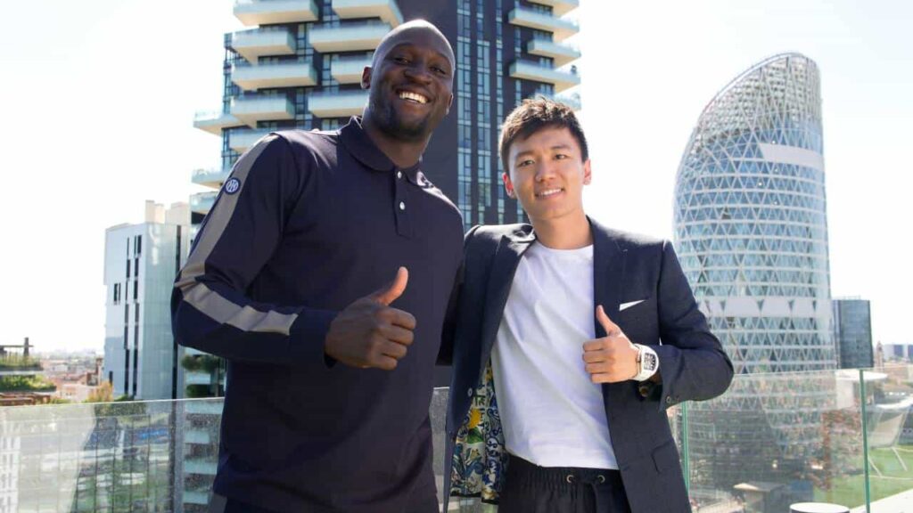 Inter de Milão confirma retorno do atacante Lukaku