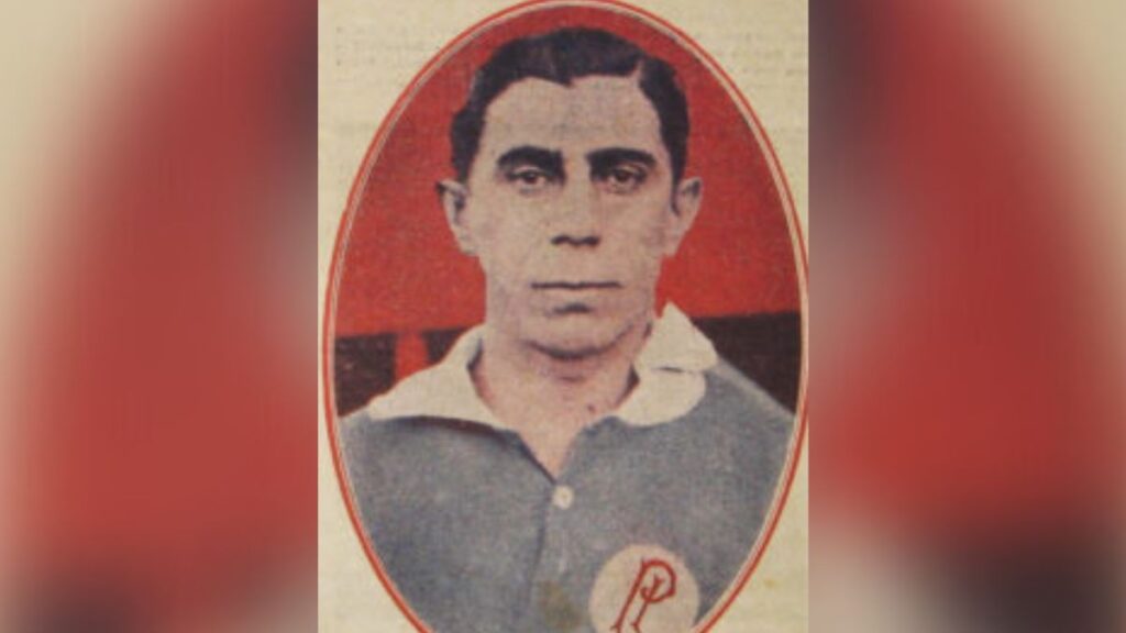 Foto de Heitor, vestindo uniforme do Palmeiras