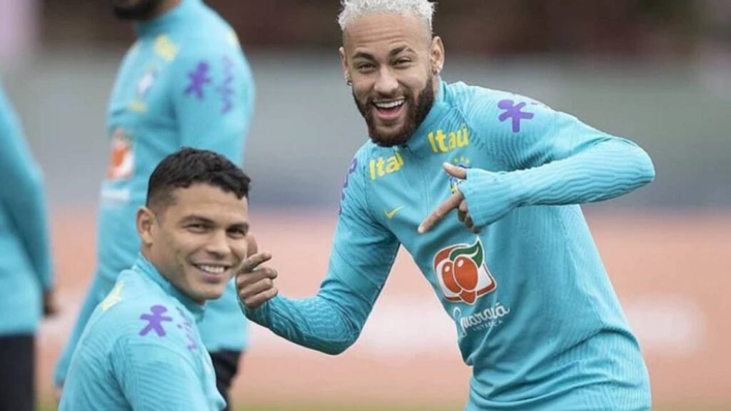 Thiago Silva opina sobre futuro de Neymar: "Tem que ir pro Chelsea"