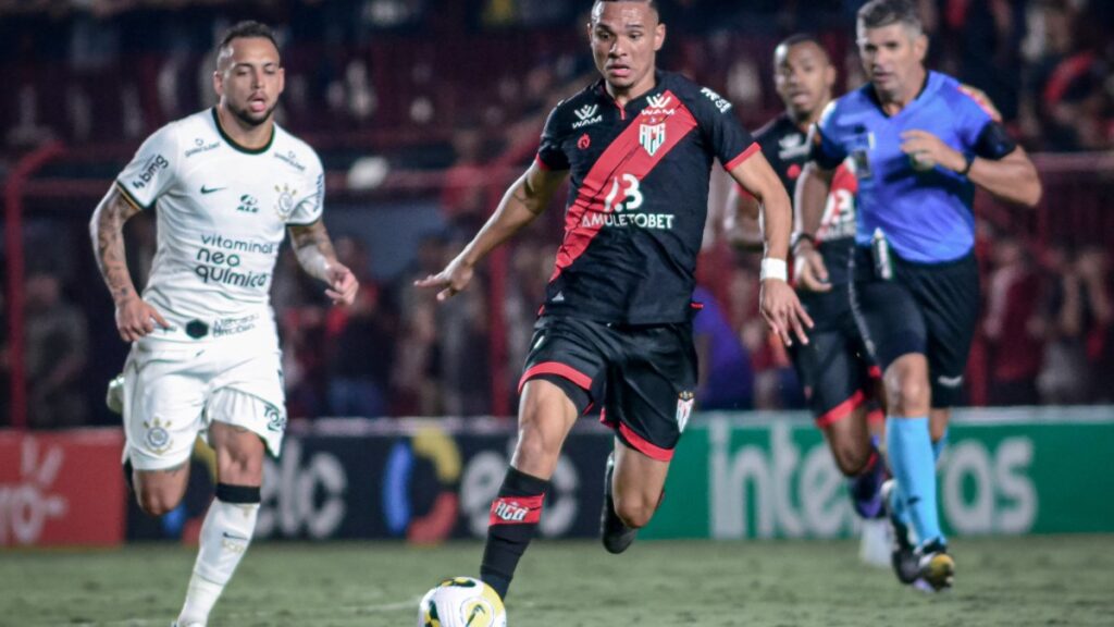 Atlético-GO bate Corinthians pela Copa do Brasil