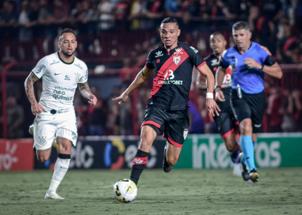 Atlético-GO bate Corinthians pela Copa do Brasil