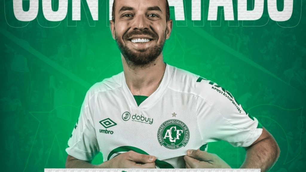 Meia Thomás é anunciado na Chapecoense