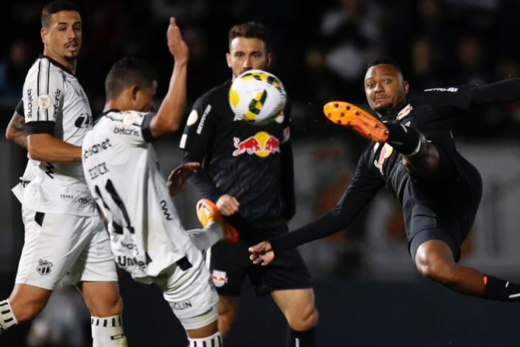 Luan Cândido, do Red Bull Bragantino, e Erick, do Ceará