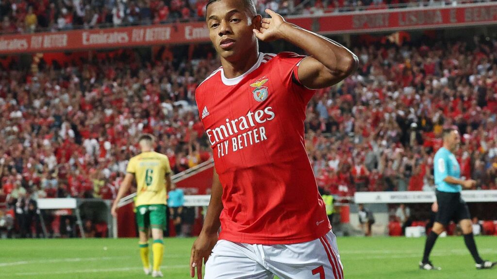 David Neres comemora gol pelo Benfica em 2022