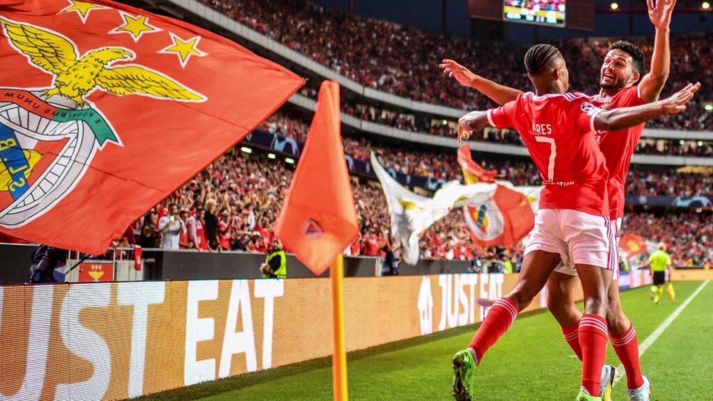Benfica goleia Dínamo de Kiev e confirma vaga na fase de grupos da Champions League