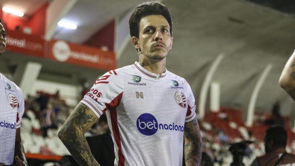 Meia Jean Carlos, do Náutico, na Série B