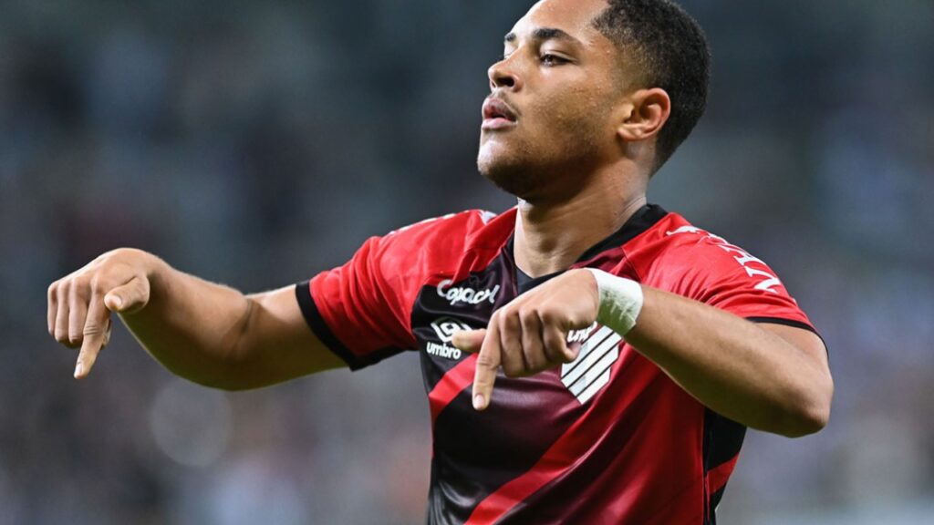 Vitor Roque decide e garante vitória do Athletico Paranaense em cima do Atlético-MG