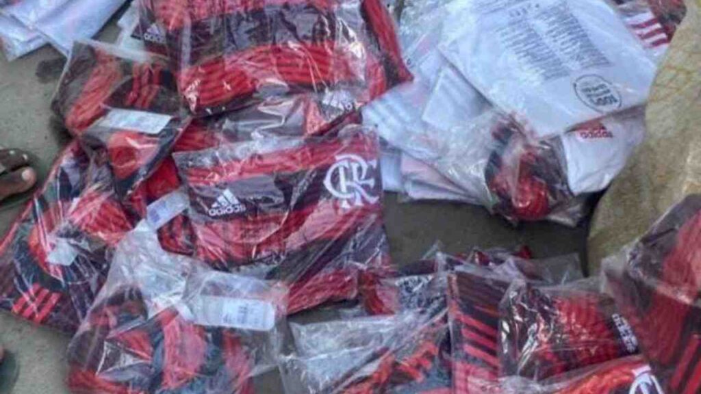 Caminhão que carregava camisas do Flamengo é roubado e tem prejuízo milionário