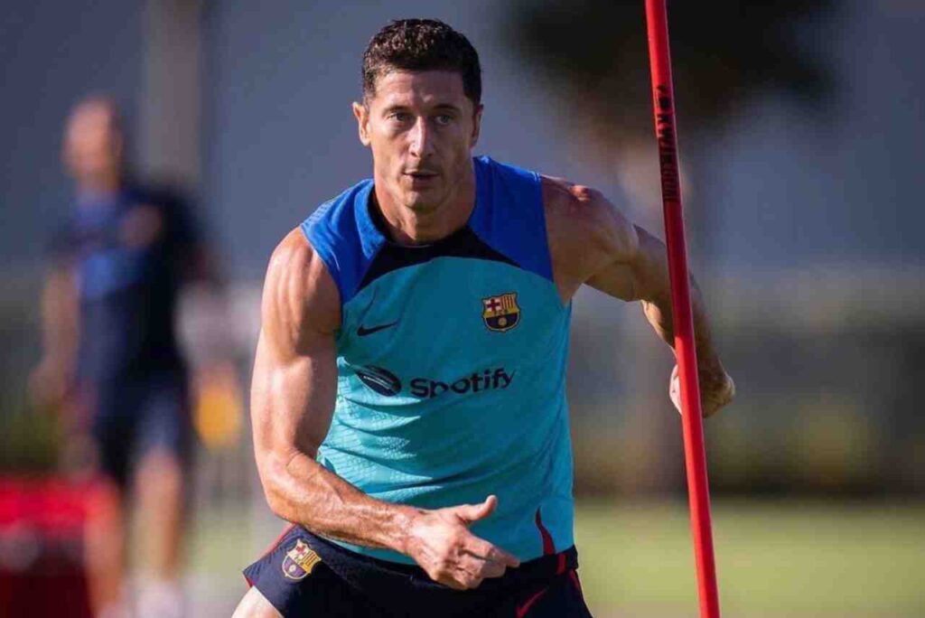 Lewandowski tem relógio roubado antes de treino no Barcelona