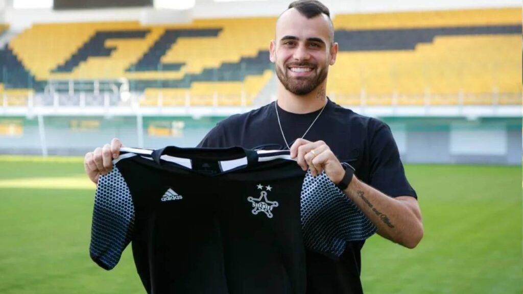 Ex-Flamengo é anunciado por clube da Moldávia