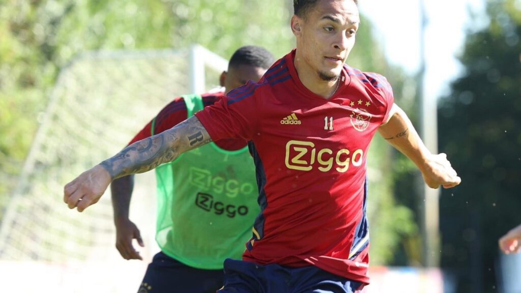 Manchester United anuncia contratação de atacante da Seleção Brasileira