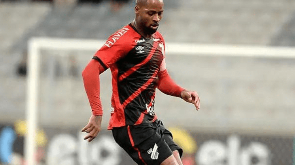 Zagueiro Dedé, do Athletico-PR