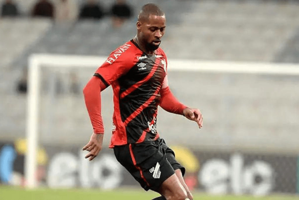 Zagueiro Dedé, do Athletico-PR