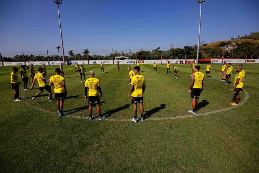 Flamengo divulga lista de relacionados para duelo ante o São Paulo; veja nomes