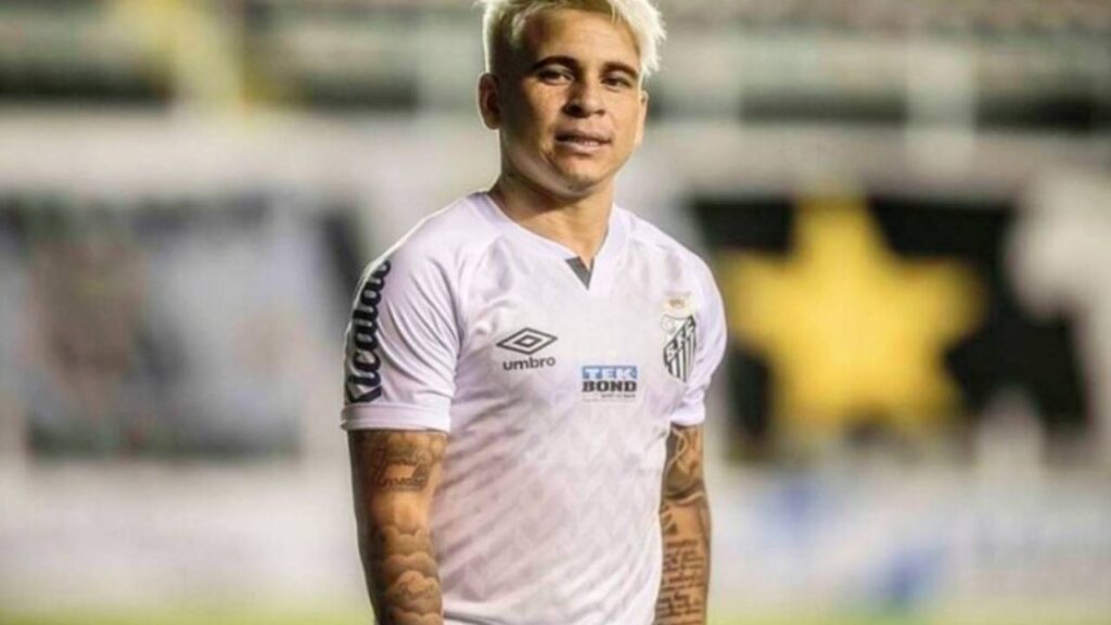 Santos fica próximo de retorno do atacante Soteldo, que está no Tigres
