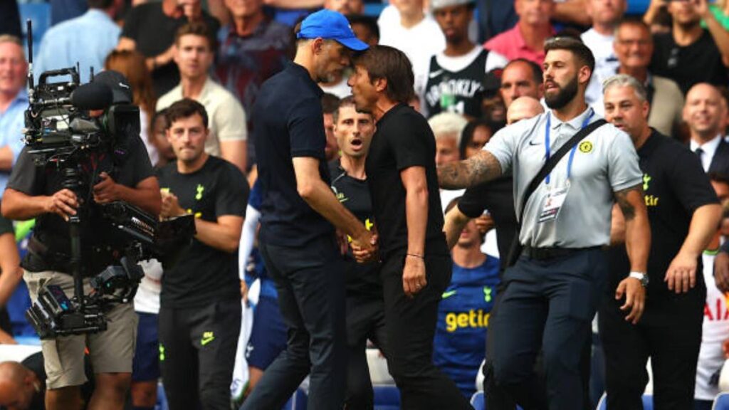 Thomas Tuchel e Antonio Conte discutem na Premier League Foto: Getty Images