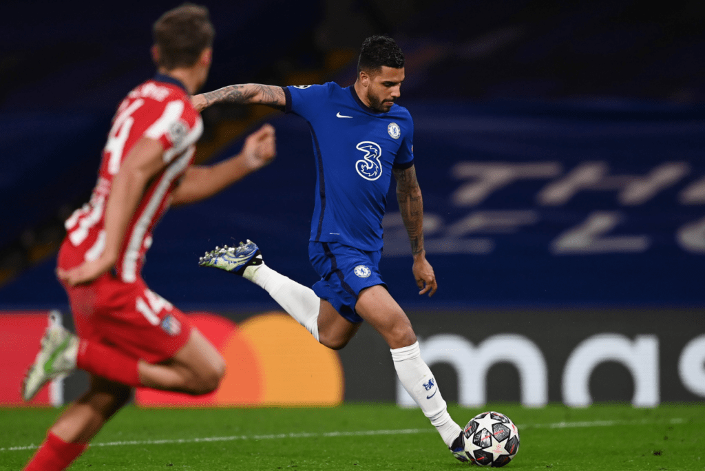 Lateral esquerdo Emerson Palmieri, do Chelsea, na pauta do West Ham, em jogo contra o Atletico de Madrid