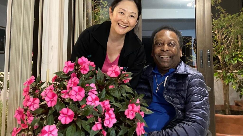 Pelé, o Rei do Futebol, ao lado da esposa Márcia Aoki
