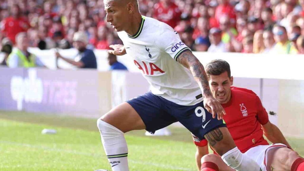 Richarlison responde críticas após embaixadinhas em vitória do Tottenham: "Chora mais"