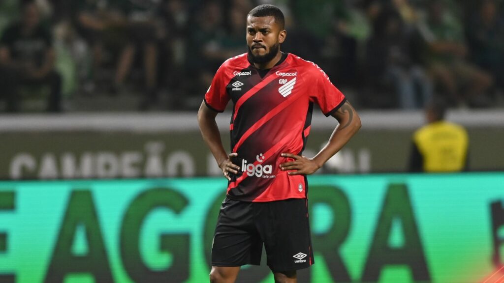 Marcelo Cirino se lesiona e desfalca Athletico