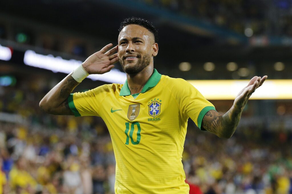 Neymar reage após assistência para Casemiro, em gol contra a Colômbia, durante o 1º tempo do amistoso realizado no Hard Rock Stadium, na Flórida. Camisa 10 do Brasil veste uniforme amarelo da Seleção Brasileira.