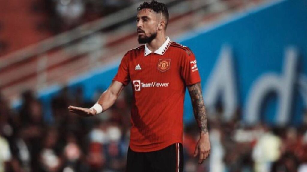 Manchester United deve emprestar Alex Telles ao Sevilla, diz jornalista