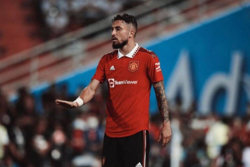 Manchester United deve emprestar Alex Telles ao Sevilla, diz jornalista