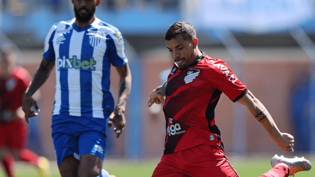 Lance do jogo Avaí x Athletico-PR