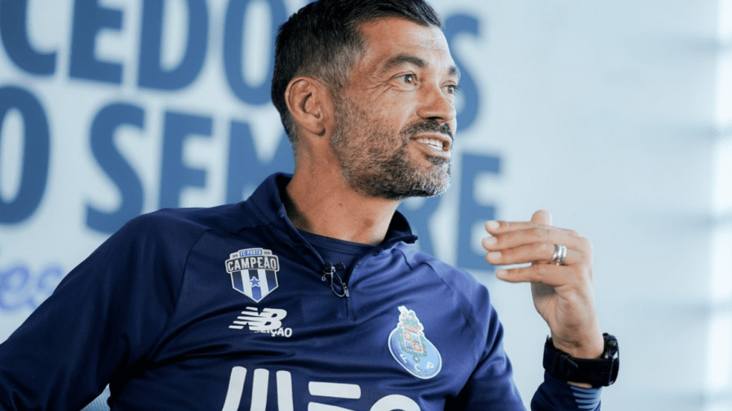 O FC Porto repudia totalmente o ataque ao carro da família do treinador Sérgio Conceição, ontem à noite, na saída do Estádio do Dragão. O FC Porto lamenta, ainda, a falta de proteção das autoridades, e apela a que o autor ou autores deste ato selvagem sejam rapidamente identificados e responsabilizados.