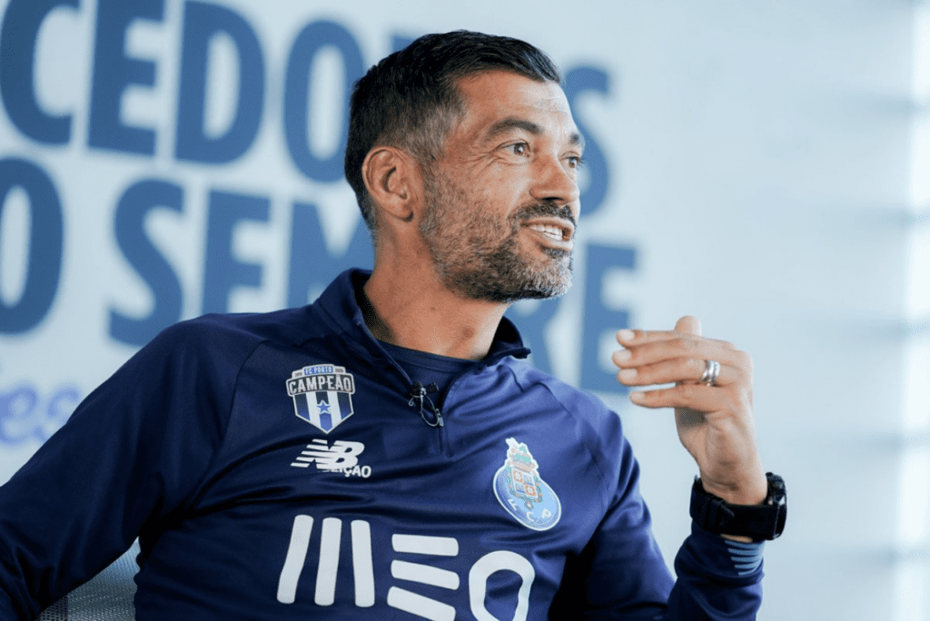 O FC Porto repudia totalmente o ataque ao carro da família do treinador Sérgio Conceição, ontem à noite, na saída do Estádio do Dragão. O FC Porto lamenta, ainda, a falta de proteção das autoridades, e apela a que o autor ou autores deste ato selvagem sejam rapidamente identificados e responsabilizados.