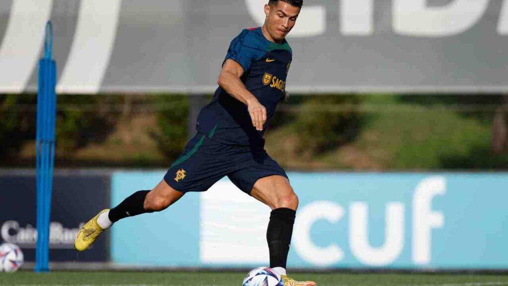 Cristiano Ronaldo treina no Real Madrid para manter a forma