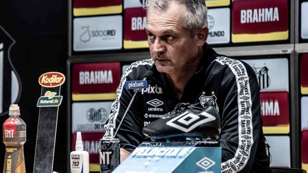 Santos demite técnico Lisca após 8 partidas