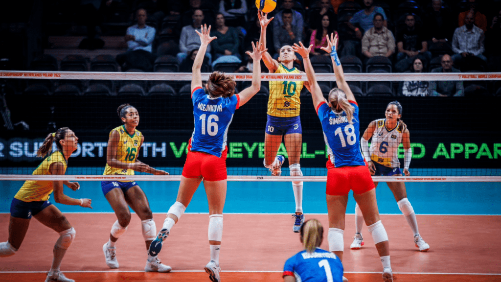 Gabi Guimarães em jogo Brasil x República Tcheca no Mundial de Vôlei