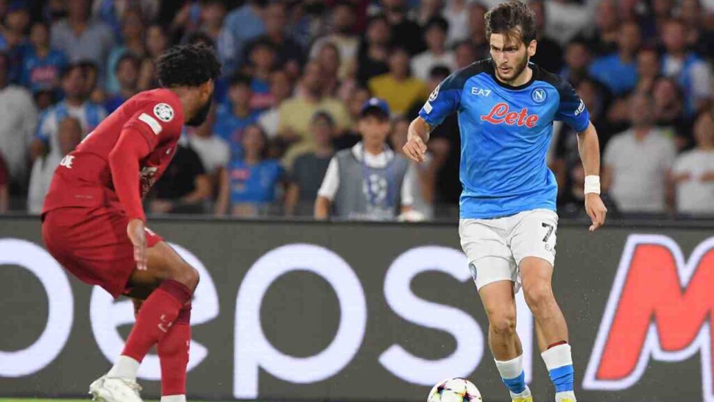 Na Itália, Napoli atropela Liverpool pelo grupo A da Champions League