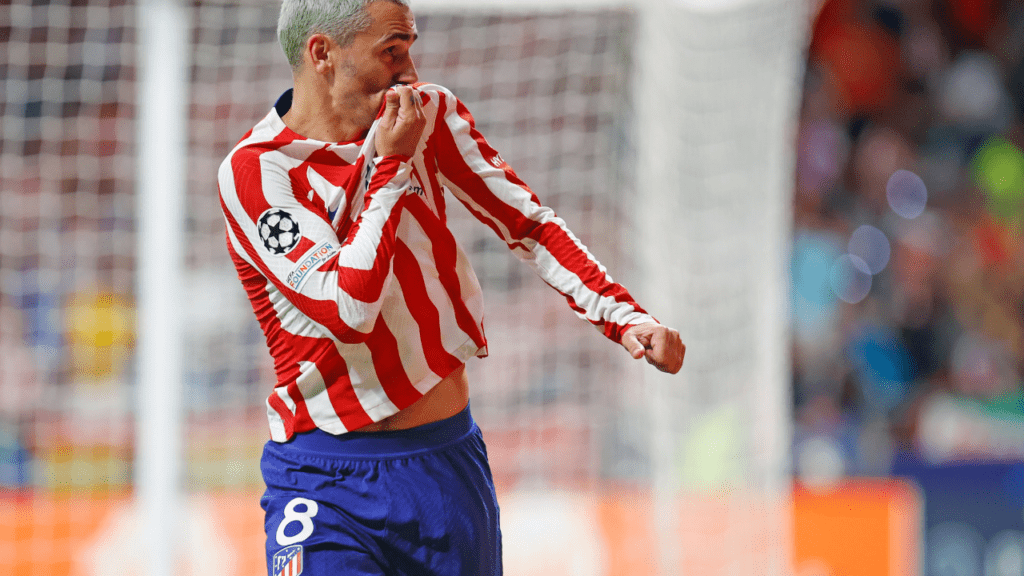 Meia Antoine Griezmann, do Atletico de Madrid, em jogo contra o Porto na Champions