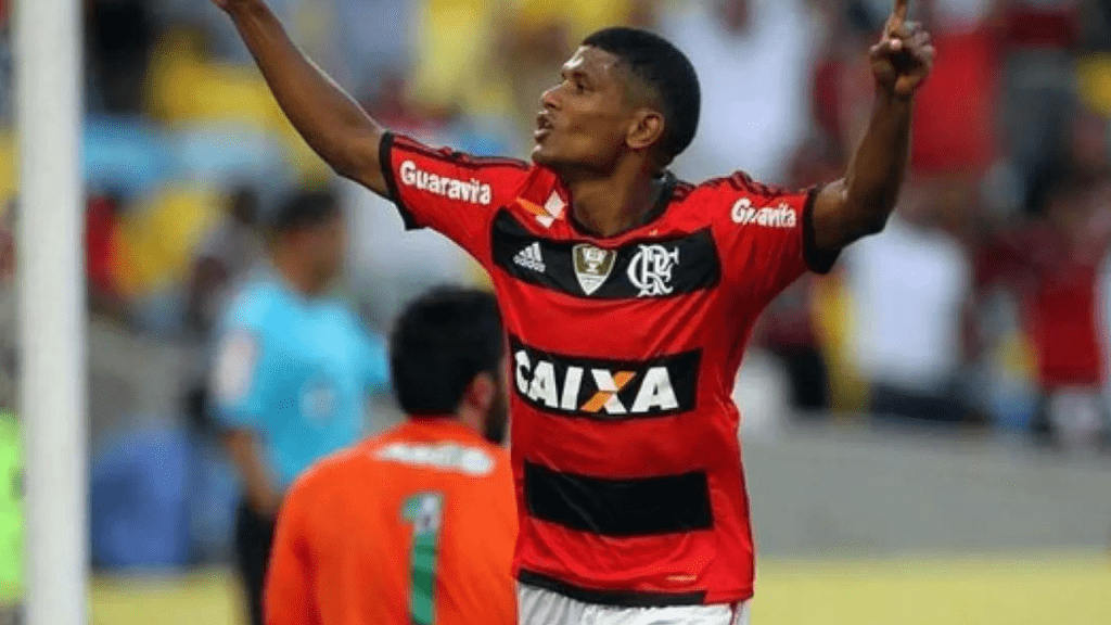 Volante Márcio Araújo, ex-Flamengo