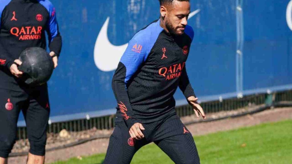 PSG confirma lesão ligamentar no tornozelo direito de Neymar
